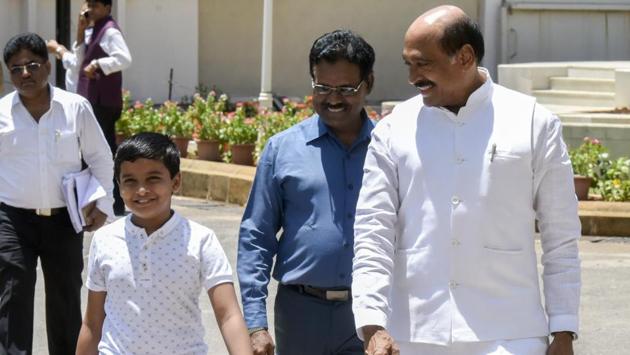 Congress leader Manikrao Thakre comes for the session with his nephew. (Kunal Patil/HT Photo) Congress leader Manikrao Thakre comes for the session with his nephew. (Kunal Patil/HT Photo)