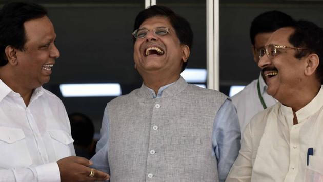 (From left) BJP leaders Ashish Shelar , Piyush Goyal and Raj Purohit have a chat. (Kunal Patil/HT Photo) 