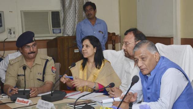 Singh expressed displeasure with the city’s poor Swachh rankings. (Sakib Ali/HT Photo) Singh expressed displeasure with the city’s poor Swachh rankings. (Sakib Ali/HT Photo)