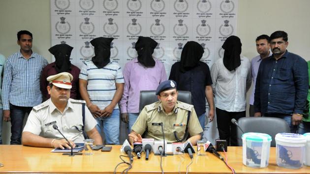 Commissioner of Police Sandeep Khirwar (right) and DCP, Crime, Sumit Kuhar addresses a press conference after arresting the gang on Friday.(Parveen Kumar/HT Photo)