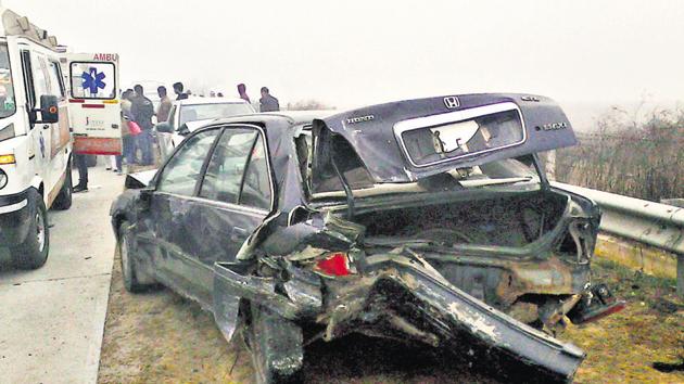 Speeding is often the reason for fatal accidents on the Yamuna Expressway. In 2016, there were 1,193 accidents with 128 fatalities on the expressway. (Sunil Sharma/HT File Photo) Speeding is often the reason for fatal accidents on the Yamuna Expressway. In 2016, there were 1,193 accidents with 128 fatalities on the expressway. (Sunil Sharma/HT File Photo)