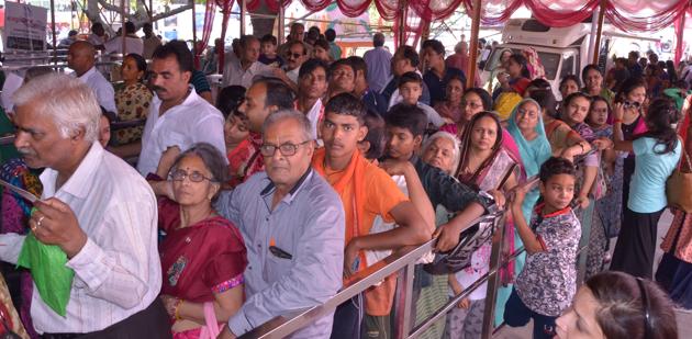 Pilgrims waiting for their turn at a photometric registration counter at Uttarakhand’s Rishikesh .(HT Photo.)