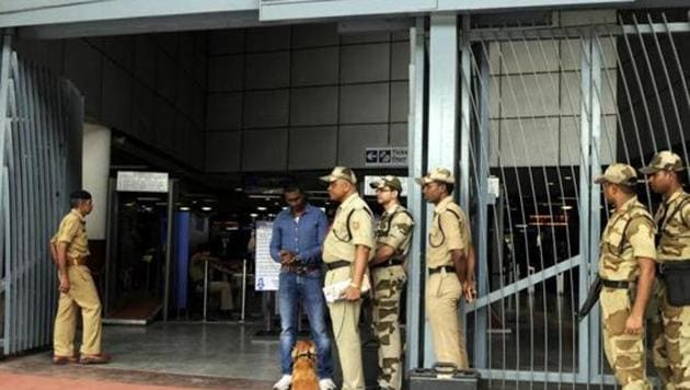 CISF jawans carry out an inspection. Several personnel have been caught helping smuggling rings bring in gold and drugs to the country. (Sonu Mehta/HT File Photo) CISF jawans carry out an inspection. Several personnel have been caught helping smuggling rings bring in gold and drugs to the country. (Sonu Mehta/HT File Photo)