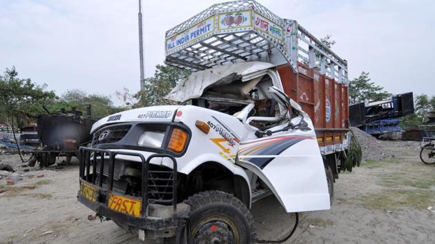 Two men died and two others were injured after the mini truck in which they were travelling in collided with a tree in Noida on Saturday. (Sunil Ghosh / Hindustan Times) Two men died and two others were injured after the mini truck in which they were travelling in collided with a tree in Noida on Saturday. (Sunil Ghosh / Hindustan Times)