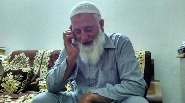 Ghulam Mohammad Wani, whose son Gulzar Ahmad Wani was acquitted of all charges in Sabarmati Express blast case, says for family it has been a painful journey. (HT Photo) Ghulam Mohammad Wani, whose son Gulzar Ahmad Wani was acquitted of all charges in Sabarmati Express blast case, says for family it has been a painful journey. (HT Photo)