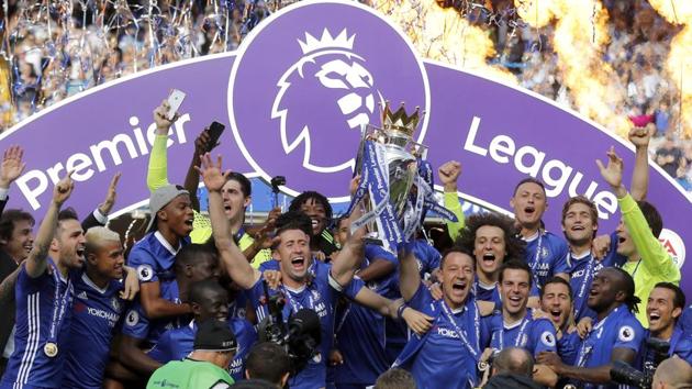 Chelsea captain John Terry (centre right) and Gary Cahill (centre left) raise the Premier League trophy.(AP)