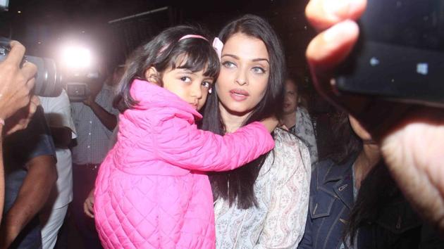 Love Aishwarya Rai Bachchan and Shilpa Shetty's airport style? You