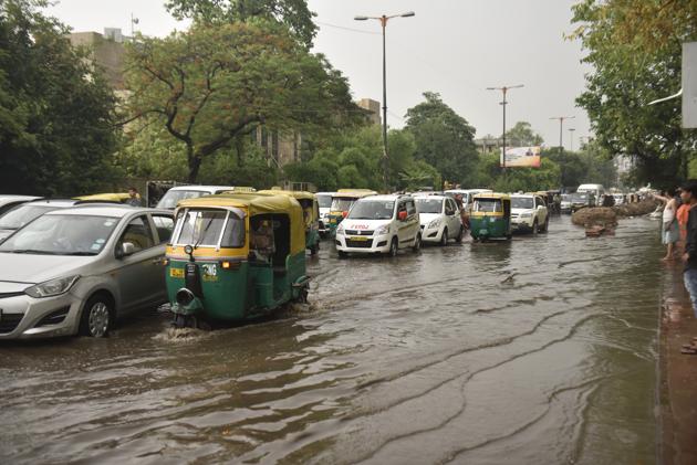 The maximum temperature is likely to hover around 38 degrees Celsius. (Sushil Kumar/HT PHOTO) The maximum temperature is likely to hover around 38 degrees Celsius. (Sushil Kumar/HT PHOTO)