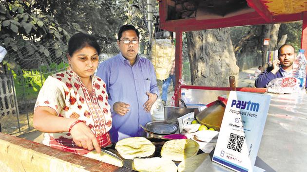 Urvashi Yadav, who started selling chhole-kulche to sustain her family, shot to fame after her story went viral on social media. (HT Photo) Urvashi Yadav, who started selling chhole-kulche to sustain her family, shot to fame after her story went viral on social media. (HT Photo)