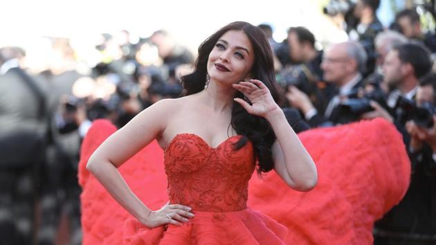 Indian actress Aishwarya Rai Bachchan poses as she arrives on May 20, 2017 for the screening of the film '120 Beats Per Minute (120 Battements Par Minute)' at the 70th edition of the Cannes Film Festival in Cannes, southern France. (Valery HACHE / AFP)