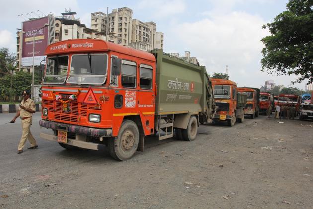 Mumbai, India - October 12, 2016: MNS Party workers protest against dumping ground at Mulund and stop BMC garbage Vehicles, India, on Wednesday, October 12, 2016. (Photo by Praful Gangurde/Hindustan Times)
