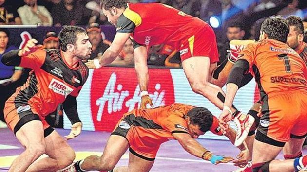 Pro Kabaddi League (PKL) has been a huge success so far and the organisers are hoping the fourth season will be a bigger affair. (HT Photo) Pro Kabaddi League (PKL) has been a huge success so far and the organisers are hoping the fourth season will be a bigger affair. (HT Photo)