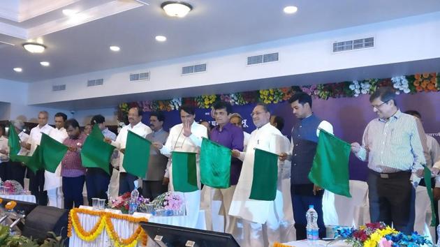 The train being flagged off from CST in Mumbai on Monday.(Suresh Prabhu/Twitter) The train being flagged off from CST in Mumbai on Monday.(Suresh Prabhu/Twitter)