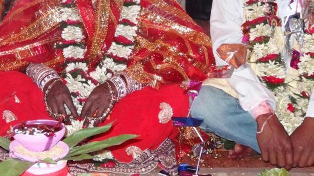 A panchayat was called where both the sides returned gifts, cash and jewellery they had exchanged earlier (HT representational image) A panchayat was called where both the sides returned gifts, cash and jewellery they had exchanged earlier (HT representational image)