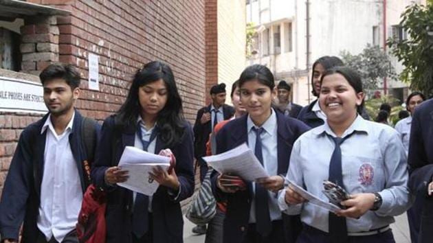 School children coming out after appearing for their Central Board of Secondary Education (CBSE) senior school certificate examinations outside an examination centre at Bhartiya Vidya Bhavan School in New Delhi.(Arvind Yadav/HT file)