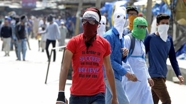 Kashmiri protesters look towards security forces during clashes after the Friday prayers in Srinagar, May 19, 2017 (AFP) Kashmiri protesters look towards security forces during clashes after the Friday prayers in Srinagar, May 19, 2017 (AFP)