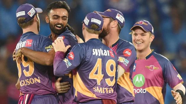 Rising Pune Supergiant’s Jayadev Unadkat doubled his tally by dismissing Lendl Simmons. (PTI)
