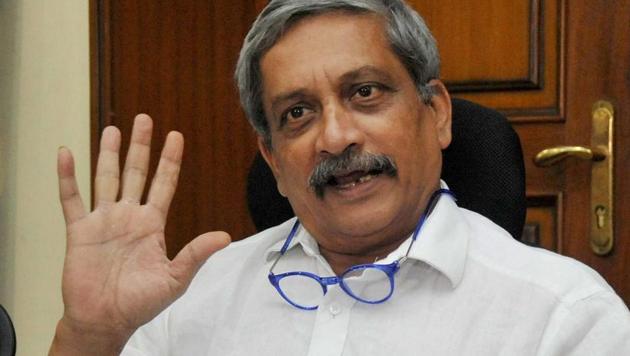 Goa Chief Minister Manohar Parrikar addressing a press conference about the liquor vend issue in Panaji .(PTI)