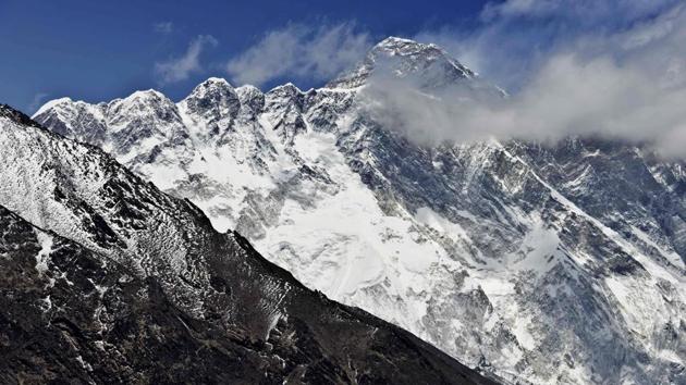 An Indian mountaineer went missing in Mount Everest since Saturday after descending from top of the world’s highest peak.(AFP File Photo) An Indian mountaineer went missing in Mount Everest since Saturday after descending from top of the world’s highest peak.(AFP File Photo)