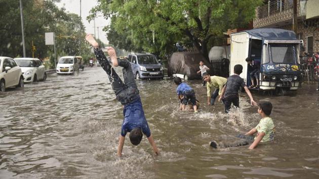 Rain brings relief from heat in north India | Hindustan Times