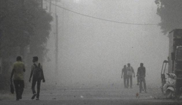 On Tuesday, the highest temperature in Delhi will be around 38°C while minimum is expected to stay at 23°C. (Sunil Ghosh/HT Photo) On Tuesday, the highest temperature in Delhi will be around 38°C while minimum is expected to stay at 23°C. (Sunil Ghosh/HT Photo)