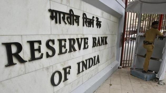 A police officer stands guard in front of the Reserve Bank of India. (Reuters photo) A police officer stands guard in front of the Reserve Bank of India. (Reuters photo)