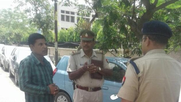 Balram, an office assistant at a private firm in Sector 7, had withdrawn Rs45,000 from his company’s account with ICICI Bank in Sector 1 around 11.30am on Tuesday. (HT Photo) Balram, an office assistant at a private firm in Sector 7, had withdrawn Rs45,000 from his company’s account with ICICI Bank in Sector 1 around 11.30am on Tuesday. (HT Photo)