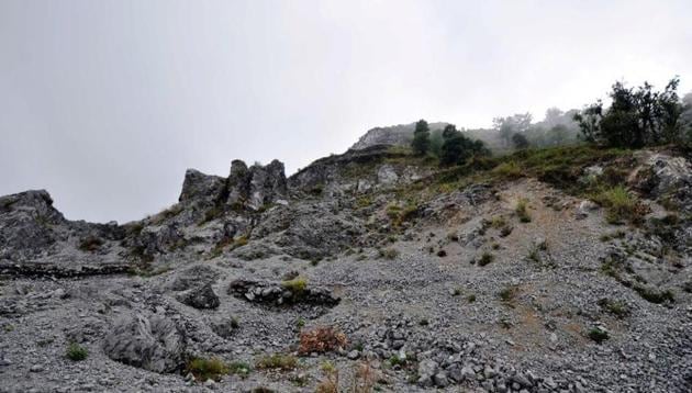 The British-era Lambi Dehar limestone mines near Mussoorie that have buried more than 50,000 miners over the years.(HT Photo) The British-era Lambi Dehar limestone mines near Mussoorie that have buried more than 50,000 miners over the years.(HT Photo)