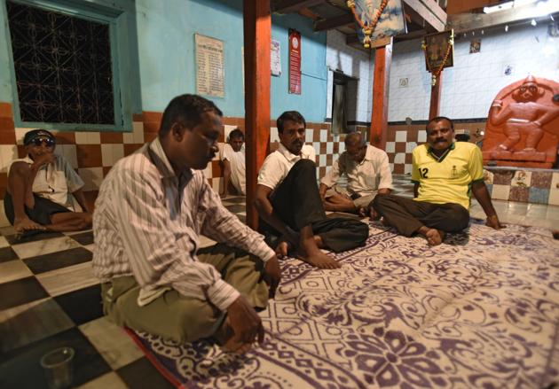 While the state claims more than 60% of land owners had given their consent for the project, at ground zero HT found out more than 50% of those willing to part with their land were outsiders. (Vijayanand Gupta/HT Photo) While the state claims more than 60% of land owners had given their consent for the project, at ground zero HT found out more than 50% of those willing to part with their land were outsiders. (Vijayanand Gupta/HT Photo)
