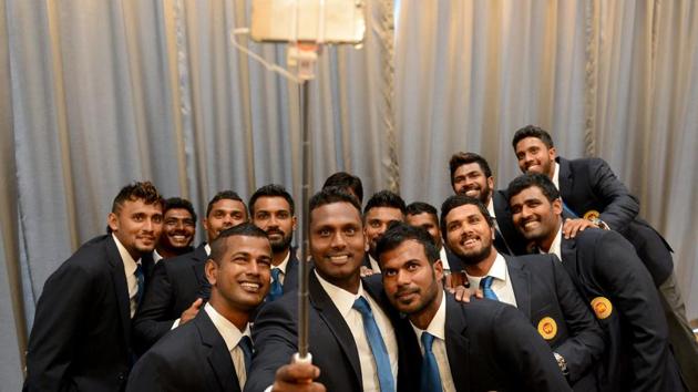 Sri Lankan cricket captain Angelo Mathews (C) takes a selfie with teammates in Colombo on May 17, 2017, ahead of their ICC Champions Trophy tournament in UK.(AFP)
