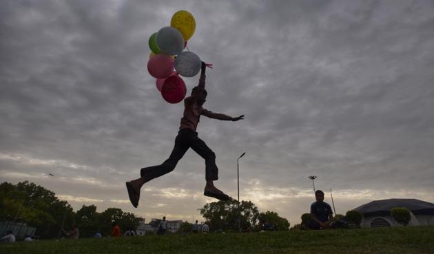 A balloon-seller enjoying Monday’s cloudy weather at Connaught Place in central Delhi.(Ravi Choudhary/HT Photo) A balloon-seller enjoying Monday’s cloudy weather at Connaught Place in central Delhi.(Ravi Choudhary/HT Photo)
