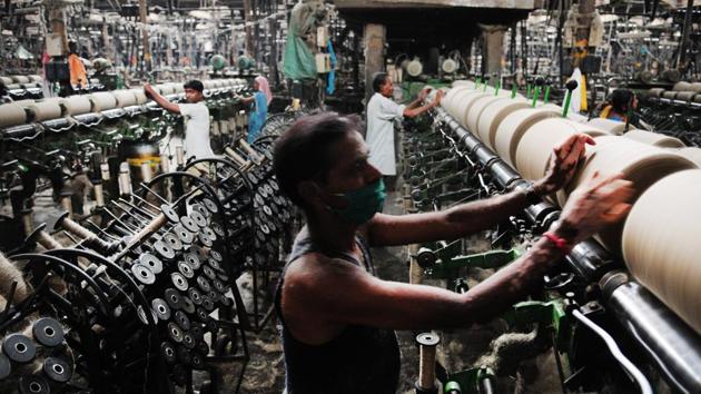 Employment in the formal sector has fallen since 1997. More and more people are being pushed into either lowest-end self-employment; or the most unprotected and casualised wage employment.(Indranil Bhoumik/Mint)