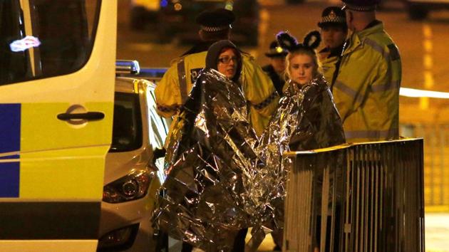Two women wrapped in thermal blankets stand near the Manchester Arena, where U.S. singer Ariana Grande had been performing, in Manchester, northern England, Britain, May 23, 2017. (REUTERS Photo) Two women wrapped in thermal blankets stand near the Manchester Arena, where U.S. singer Ariana Grande had been performing, in Manchester, northern England, Britain, May 23, 2017. (REUTERS Photo)
