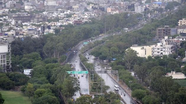 Dadri-Surajpur-Chhalera Road is one of the four stretches to be turned into dust-free zones. (Sunil Ghoh/HT PHOTO) Dadri-Surajpur-Chhalera Road is one of the four stretches to be turned into dust-free zones. (Sunil Ghoh/HT PHOTO)