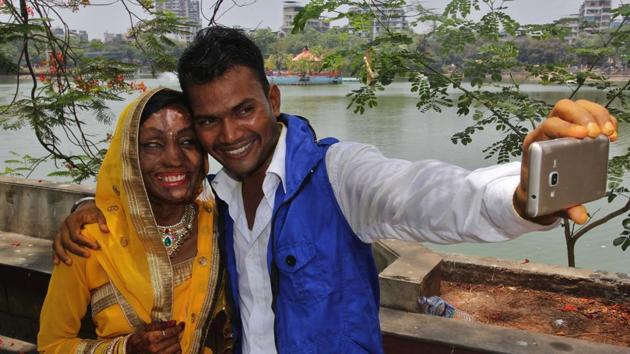Lalita spoke to Ravi Shankar, 27, thanks to a wrong number. (Praful Gangurde/HT PHOTO) 