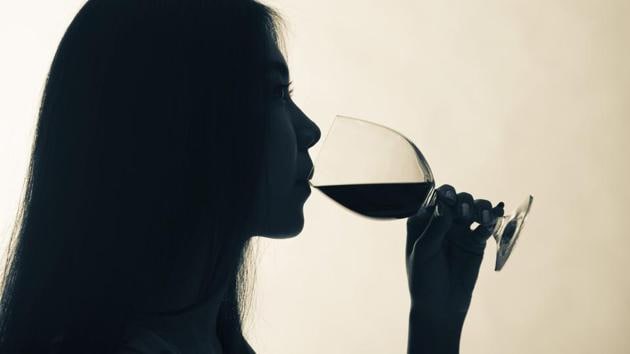 Alcohol consumption is mainly linked to esophageal and oral cancer, and even moderate consumption is associated with an increased risk of breast and colorectal cancer.  (AFP/Instock)