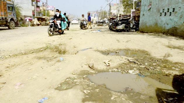 Sidhu says 90% of drains in cities and towns will get choked during rains and the CM will soon flag off special machines to clean sewers. (HT File Photo) Sidhu says 90% of drains in cities and towns will get choked during rains and the CM will soon flag off special machines to clean sewers. (HT File Photo)