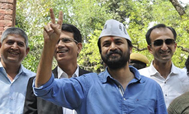 Vice-chairman of the Dialogue and Development Commission Ashish Khetan has approached the Supreme Court alleging he received death threats from a “right-wing” organisation. (Hindustan Times) Vice-chairman of the Dialogue and Development Commission Ashish Khetan has approached the Supreme Court alleging he received death threats from a “right-wing” organisation. (Hindustan Times)