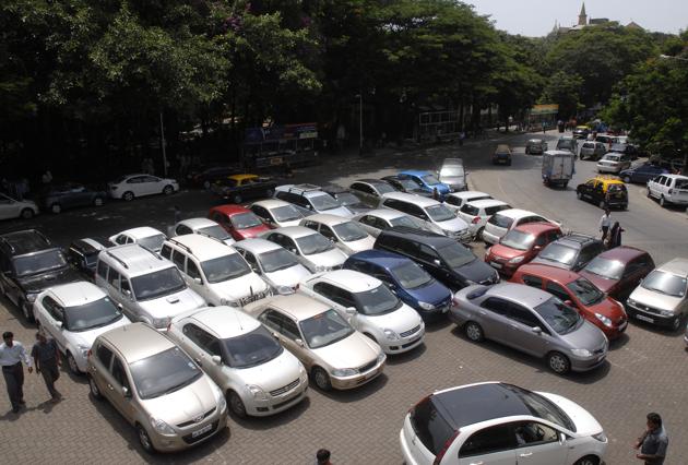 “The hike in parking fees will only benefit the contractors and will stress people by encouraging them to park vehicles on the roadside instead,” the NGT said.(Hindustan Times)