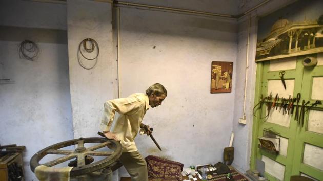 Waarisi began as an apprentice with his father at an early age. The workshop was first established in the year 1937 by his father Laddan Khan when he moved to Delhi from Moradabad. (Burhaan Kinu/HT PHOTO)