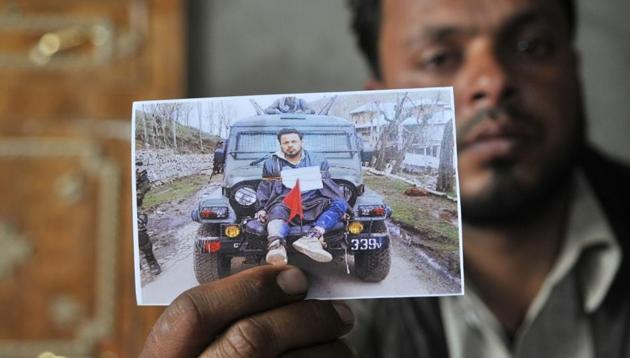 Farooq Ahmad Dar was tied to an open Army vehicle and paraded through 17 villagers by Army officers on April 9.(Waseem Andrabi/ HT photo) Farooq Ahmad Dar was tied to an open Army vehicle and paraded through 17 villagers by Army officers on April 9.(Waseem Andrabi/ HT photo)