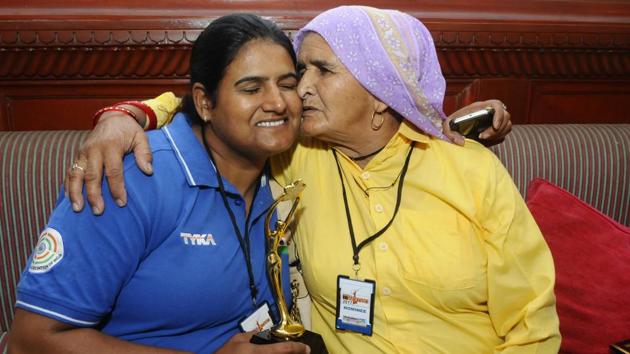 Shooter Seema Tomar with her mother at HT Woman Award function. (Deepak Gupta/HT) Shooter Seema Tomar with her mother at HT Woman Award function. (Deepak Gupta/HT)