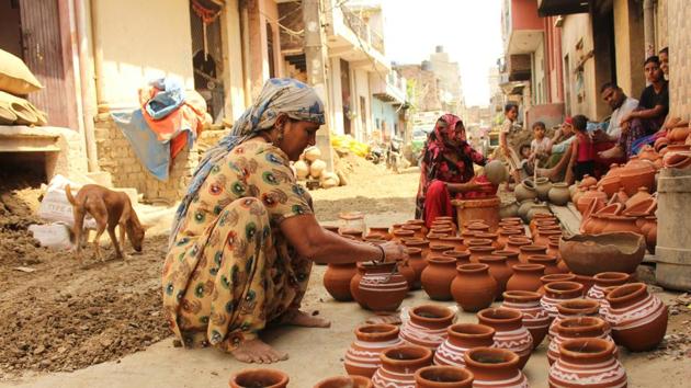 Having done this work for all their lives on their own, these families have no definitive education or technical skill set that can help them get jobs. Moreover, working according to their own convenience have made them sceptical of getting jobs where they are answerable to others. (GEETIKA VARSHNEY/HT PHOTO)