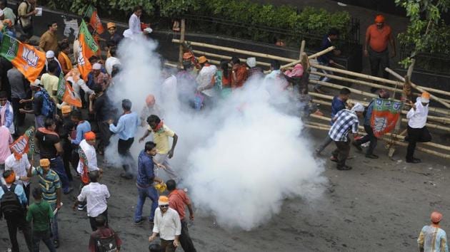 Several parts of the city witnessed pitched battles as BJP workers tried to break through barricades, with police using  external force to disperse them, two days after similar scenes were witnessed during a Left-sponsored rally. (Samir Jana/HT PHOTO) 