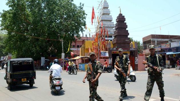 FIle photo of Jamshedpur Police who reportedly arrested a notorious gangster after he and his gang beat up two young men in teh city. (HT PHOTO) FIle photo of Jamshedpur Police who reportedly arrested a notorious gangster after he and his gang beat up two young men in teh city. (HT PHOTO)