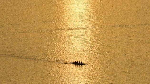 A day’s end to hard training under a golden sunset as they bring the boat in to dock. (Mujeeb Faruqui/HT Photo)