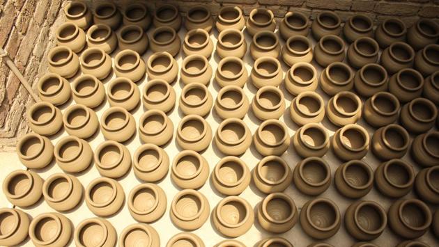 An association speaking on behalf of the potters says that they are ready to cooperate if the government can provide monetary help in the setup of new environmentally friendly kilns or provide alternate fuel options on subsidy or provide alternate jobs to their families.  (GEETIKA VARSHNEY/HT PHOTO) 