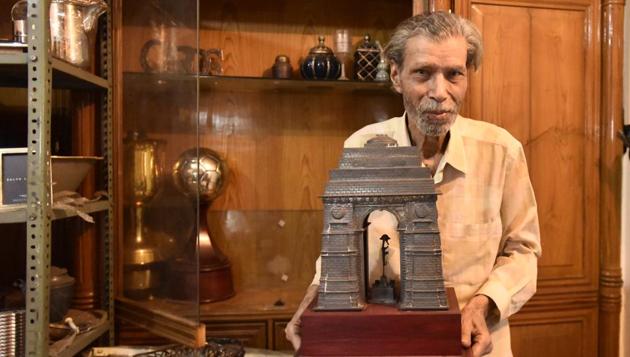 Waarisi with a silver replica of India Gate handcrafted by him in Old Delhi. A master of the silver embossing craft called ‘chitai’, Waarisi continues to create exquisite silver masterpieces in his workshop in Matia Mahal near Jama Masjid from where they are exported across the globe. (Burhaan Kinu/HT PHOTO)