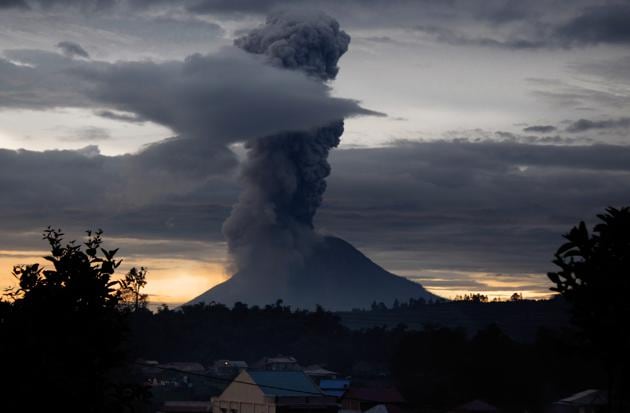 Stunning photos of Indonesia’s volatile Mount Sinabung volcano ...