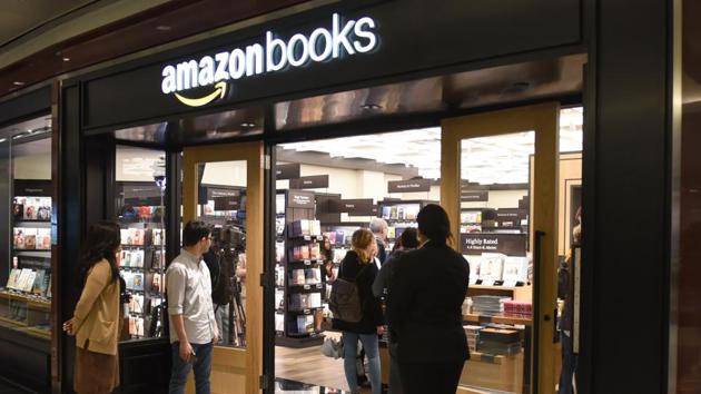 Amazon plans to open 13 more brick and mortar bookstores in the United States before the end of 2017. (Timothy A. Clary / AFP) Amazon plans to open 13 more brick and mortar bookstores in the United States before the end of 2017. (Timothy A. Clary / AFP)